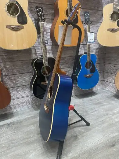 Art & Lutherie Cedar Blue Acoustic Guitar 2